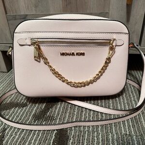 Michael Kors Jet Set Chain East West Crossbody
Blush Pink